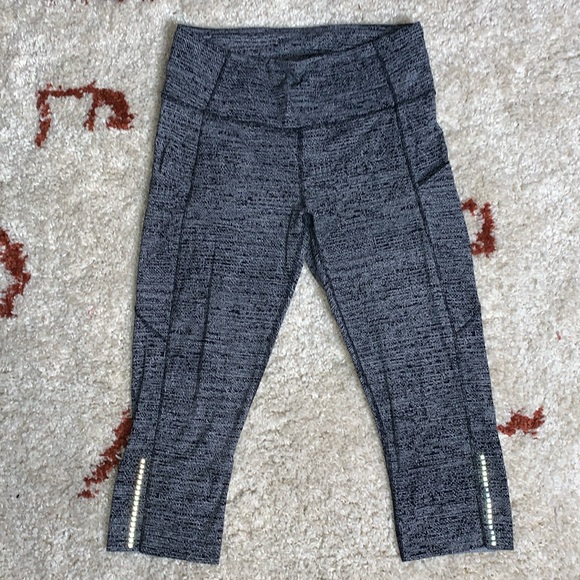Lululemon- 25” Fast & Free Crop II High-Rise- Dark Grey & Black- Size 10 - Picture 4 of 16